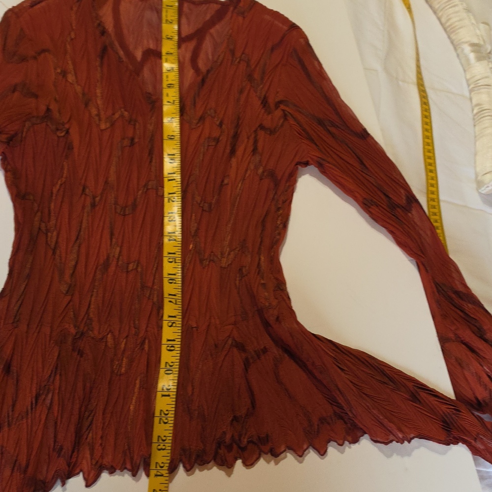 Beautiful top w fun bell sleeve top - Picture 7 of 9